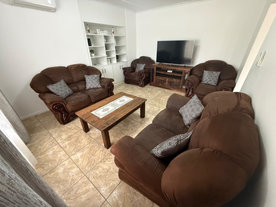 4 Bedroom Property for Sale in Somerset Park Western Cape